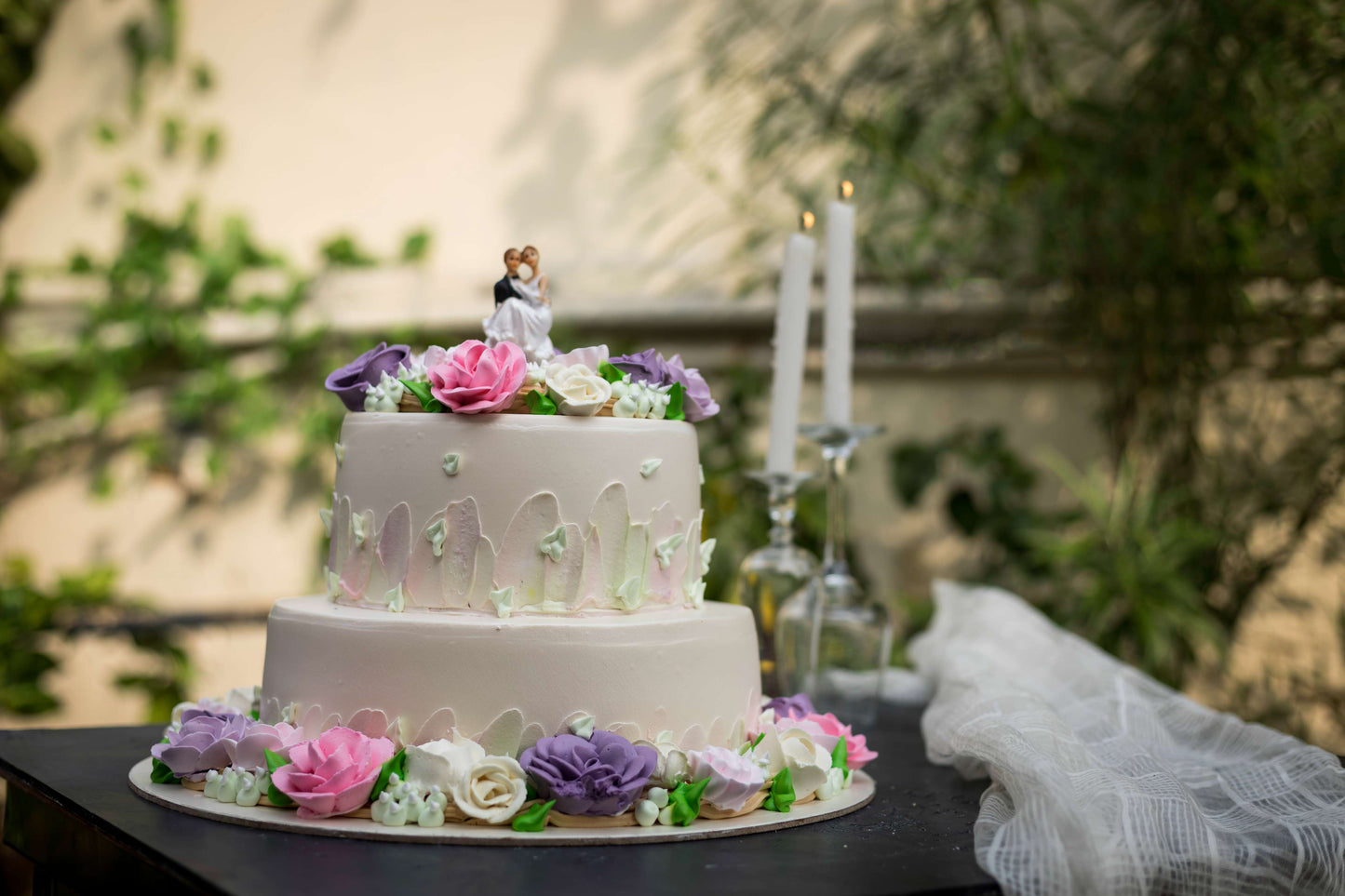 ENCHANTING MOMENTS CREAM CAKE