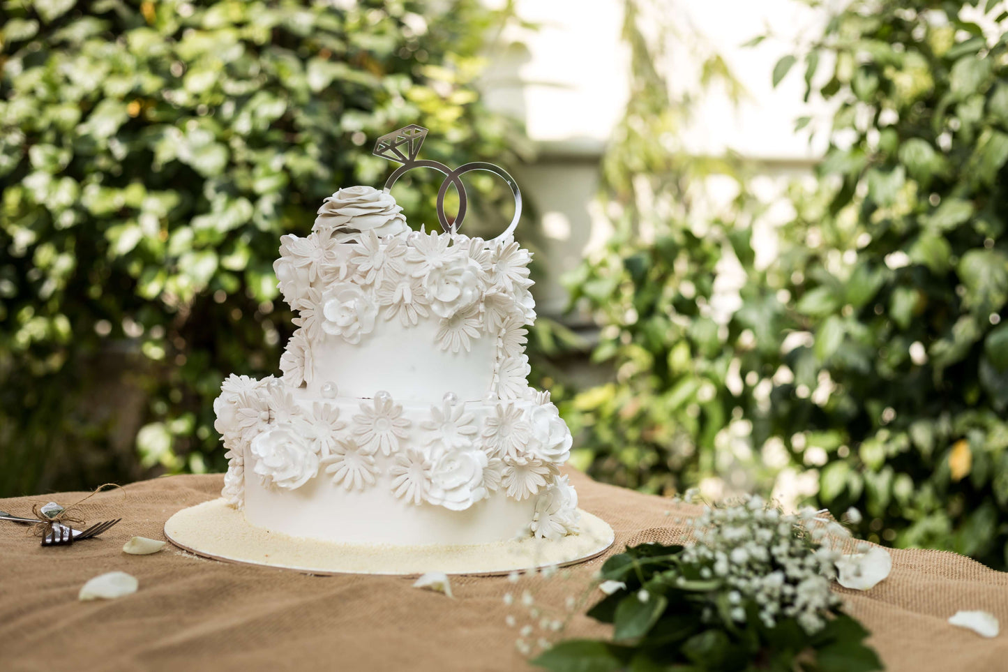 THE WHITE WEDDING CREAM CAKE